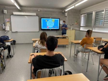 LA MONA DE PASQUA A L’AULA D’ACOLLIDA | Institut Antoni Ballester