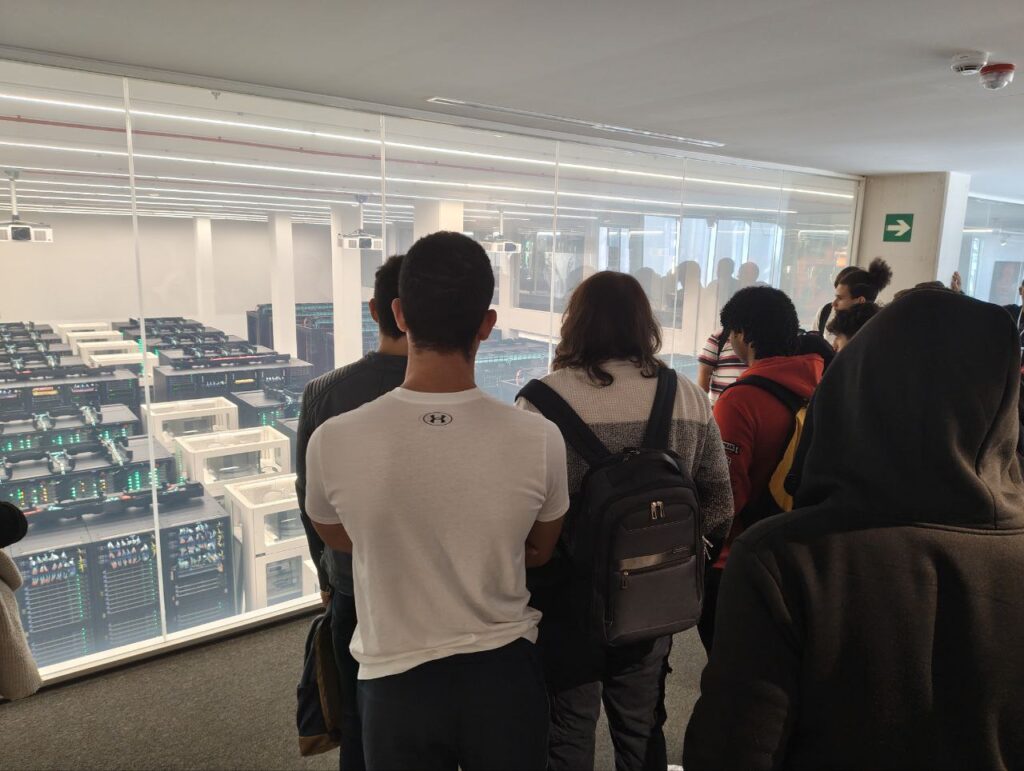 Visita del CFGM de Sistemes Microinformàtics i Xarxes al Barcelona Supercomputer Center | Institut Antoni Ballester