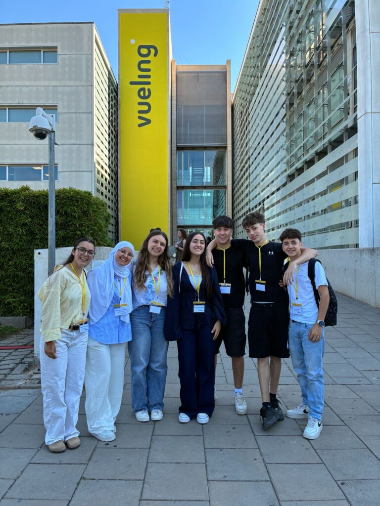 Visita a Vueling amb el programa STEAMing: Donant ales al talent femení | Institut Antoni Ballester